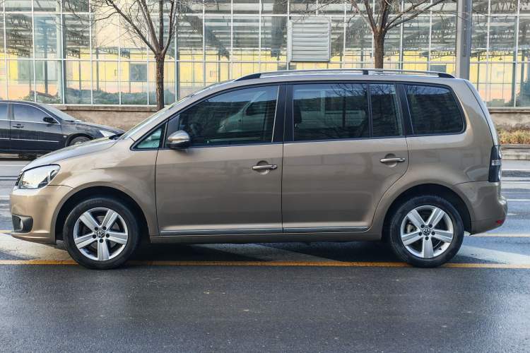 Used Volkswagen Touran 2015 1.4T DSG Comfort Edition 5 Seats Exterior 4