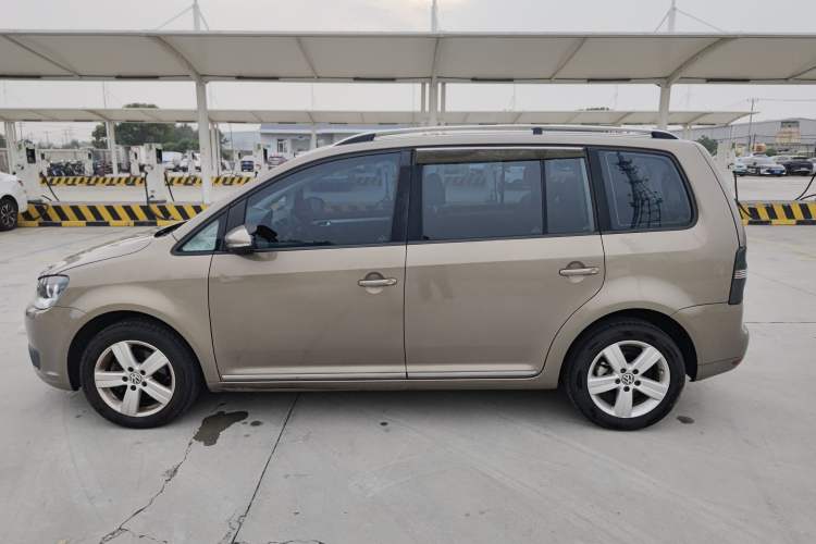 Used Volkswagen Touran 2015 1.4T DSG Comfort Edition 5 Seats Exterior 5