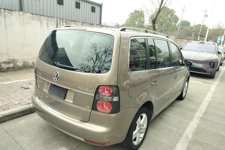 Used Volkswagen Touran 2015 1.4T Manual Comfort Edition 5-Seater Exterior 5