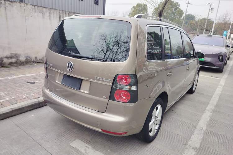 Used Volkswagen Touran 2015 1.4T Manual Comfort Edition 5-Seater Exterior 6