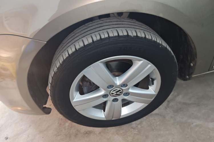 Used Volkswagen Touran 2015 1.4T Manual Comfort Edition 5-Seater Exterior 7