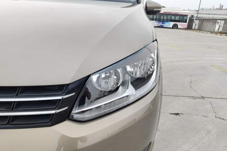 Used Volkswagen Touran 2015 1.4T DSG Comfort Edition 5 Seats Exterior 8