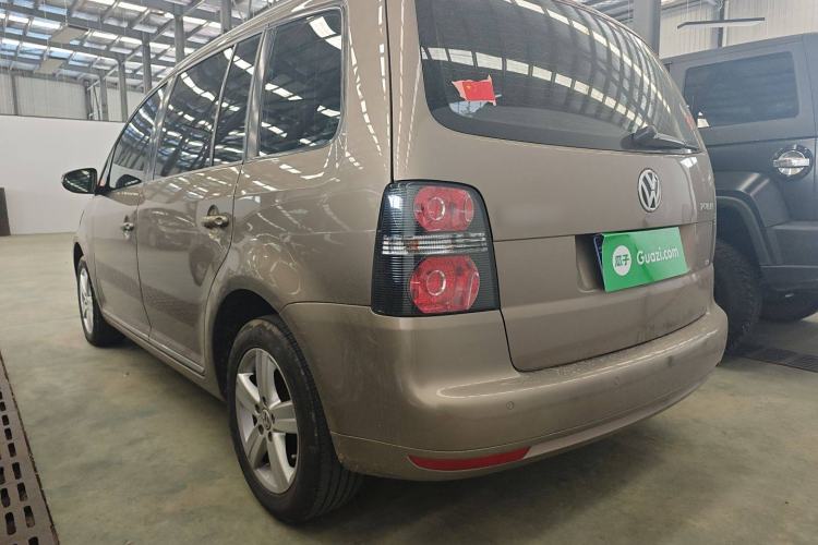 Used Volkswagen Touran 2015 1.4T DSG Comfort Edition 5 Seats Exterior 9