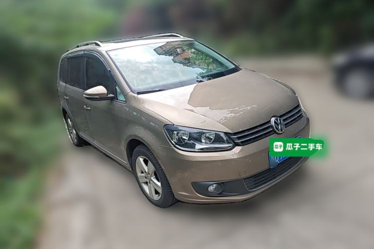 Used Volkswagen Touran 2015 1.4T Manual Comfort Edition 5-Seater Front Right 45 Deg