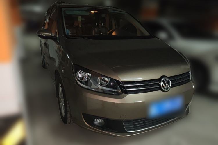 Used Volkswagen Touran 2015 1.4T DSG Comfort Edition 5 Seats Front Right 45 Deg