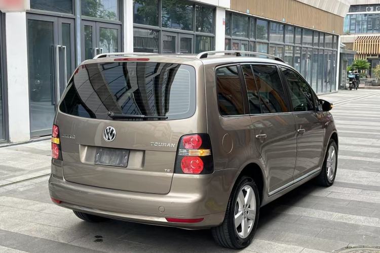 Used Volkswagen Touran 2015 1.4T Manual Comfort Edition 5-Seater Front Right 45 Deg