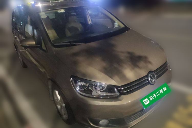 Used Volkswagen Touran 2015 1.4T DSG Comfort Edition 5 Seats Front Right 45 Deg