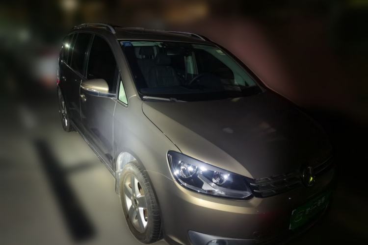 Used Volkswagen Touran 2015 1.4T DSG Comfort Edition 5 Seats Front Right 45 Deg