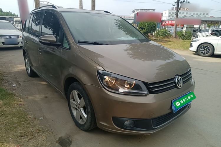 Used Volkswagen Touran 2015 1.4T DSG Comfort Edition 5 Seats Front Right 45 Deg