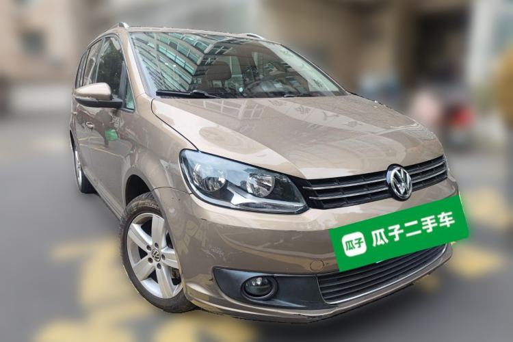 Used Volkswagen Touran 2015 1.4T DSG Comfort Edition 5 Seats Front Right 45 Deg