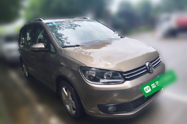 Used Volkswagen Touran 2015 1.4T DSG Comfort Edition 5 Seats Front Right 45 Deg
