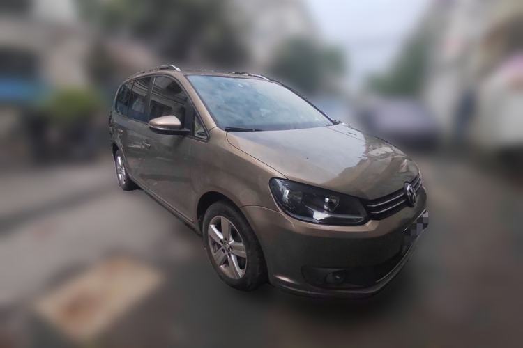 Used Volkswagen Touran 2015 1.4T DSG Comfort Edition 5 Seats Front Right 45 Deg