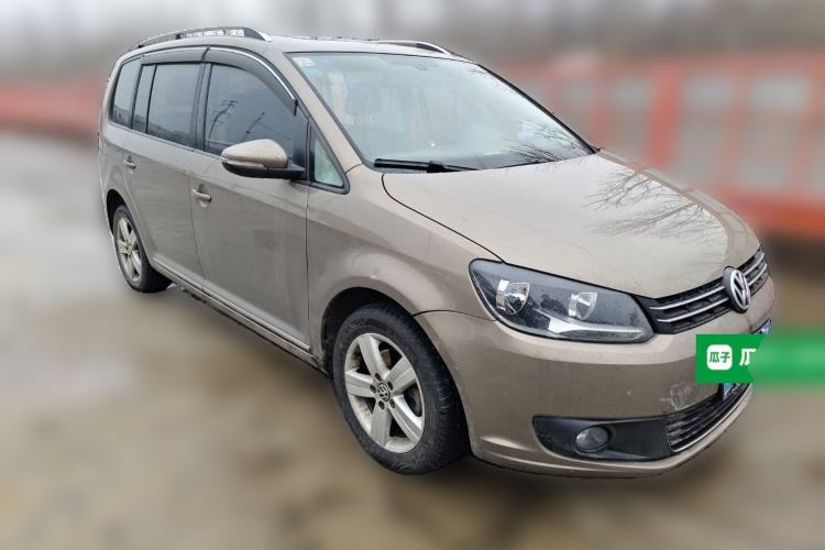 Used Volkswagen Touran 2015 1.4T DSG Comfort Edition 5 Seats Front Right 45 Deg
