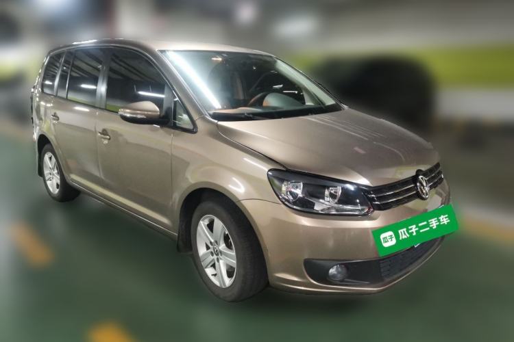 Used Volkswagen Touran 2015 1.4T Manual Fashion Edition 5-Seater Front Right 45 Deg