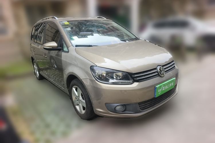 Used Volkswagen Touran 2015 1.4T Manual Comfort Edition 5-Seater Front Right 45 Deg