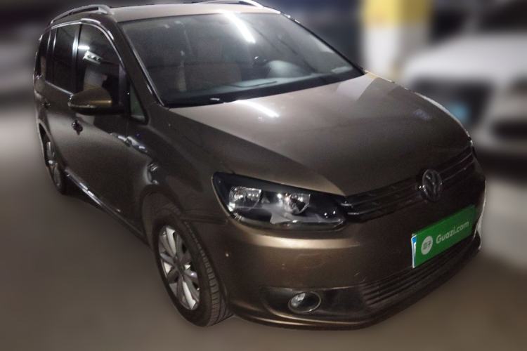Used Volkswagen Touran 2015 1.4T DSG Luxury Edition 5-Seater Front Right 45 Deg
