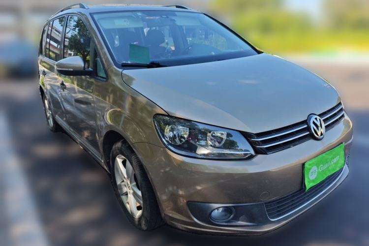 Used Volkswagen Touran 2015 1.4T DSG Comfort Edition 5 Seats Front Right 45 Deg