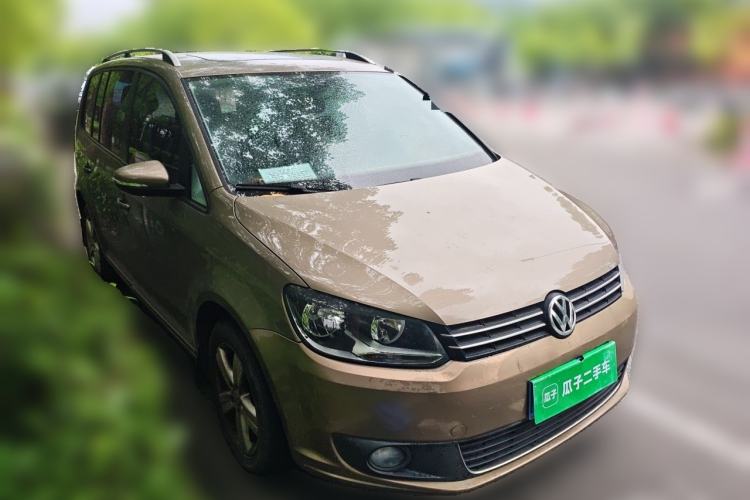 Used Volkswagen Touran 2015 1.4T DSG Comfort Edition 5 Seats Front Right 45 Deg
