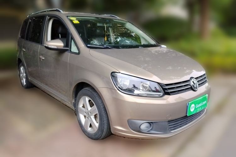 Used Volkswagen Touran 2015 1.4T DSG Comfort Edition 5 Seats Front Right 45 Deg
