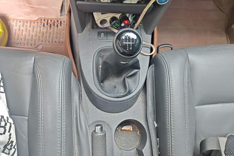 Used Volkswagen Touran 2015 1.4T Manual Comfort Edition 5-Seater Gear Lever