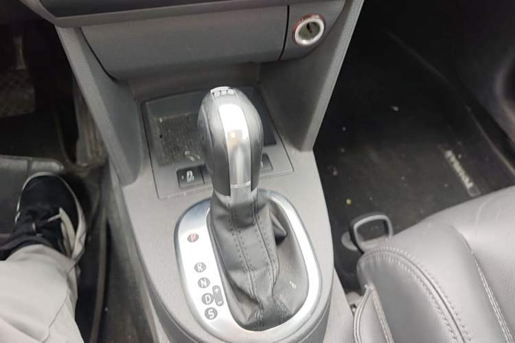 Used Volkswagen Touran 2015 1.4T DSG Comfort Edition 5 Seats Gear Lever