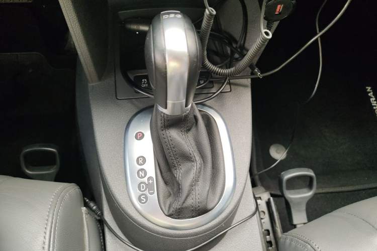 Used Volkswagen Touran 2015 1.4T DSG Comfort Edition 5 Seats Gear Lever
