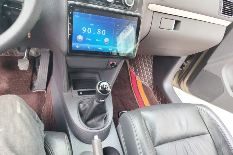 Used Volkswagen Touran 2015 1.4T Manual Comfort Edition 5-Seater Gear Lever