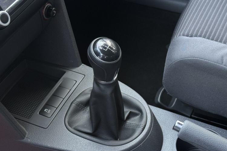 Used Volkswagen Touran 2015 1.4T Manual Fashion Edition 5-Seater Gear Lever