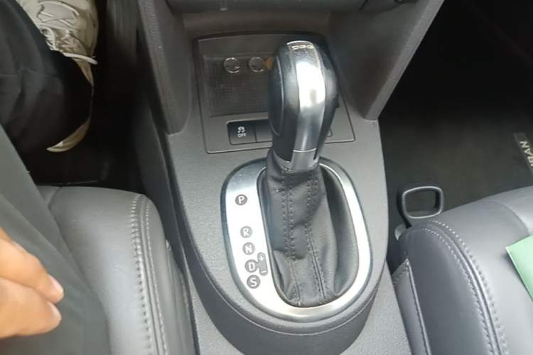 Used Volkswagen Touran 2015 1.4T DSG Comfort Edition 5 Seats Gear Lever