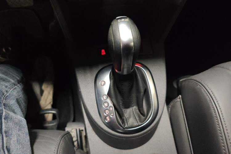 Used Volkswagen Touran 2015 1.4T DSG Comfort Edition 5 Seats Gear Lever