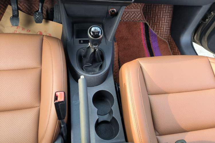 Used Volkswagen Touran 2015 1.4T Manual Fashion Edition 5-Seater Gear Lever