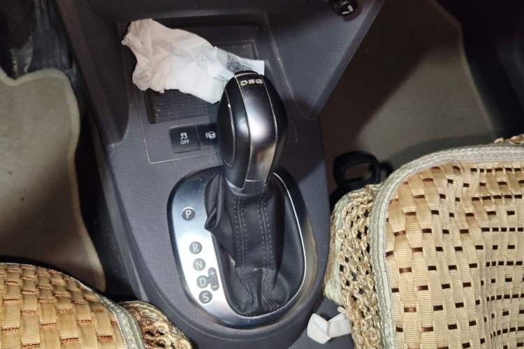 Used Volkswagen Touran 2015 1.4T DSG Luxury Edition 5-Seater Gear Lever
