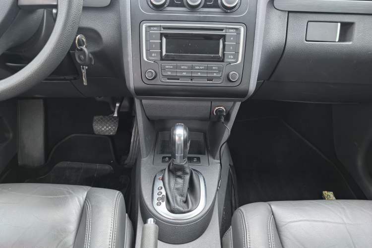 Used Volkswagen Touran 2015 1.4T DSG Comfort Edition 5 Seats Gear Lever
