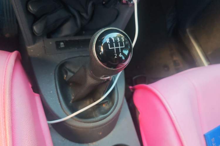 Used Volkswagen Touran 2015 1.4T Manual Fashion Edition 5-Seater Gear Lever