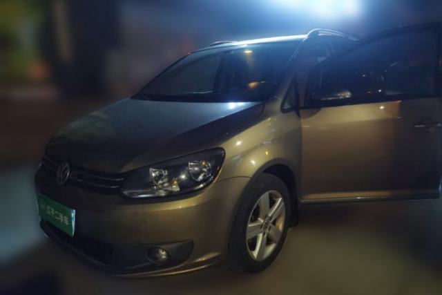 Volkswagen Touran 2015 1.4T DSG Comfort Edition 5 Seats usata