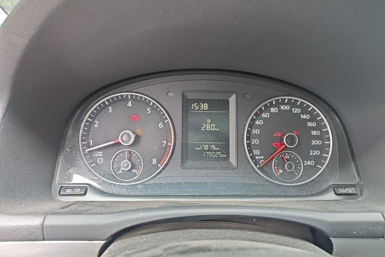 Used Volkswagen Touran 2015 1.4T Manual Comfort Edition 5-Seater Instrument Cluster