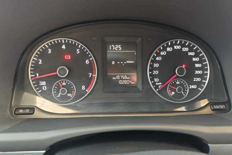 Used Volkswagen Touran 2015 1.4T Manual Comfort Edition 5-Seater Instrument Cluster