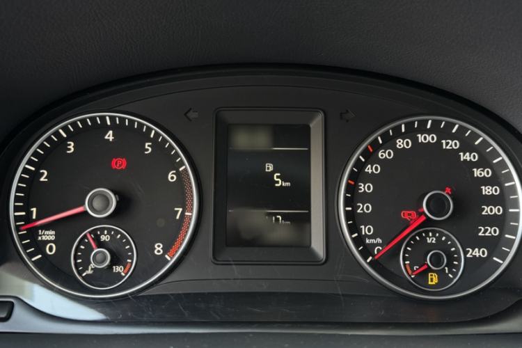 Used Volkswagen Touran 2015 1.4T Manual Fashion Edition 5-Seater Instrument Cluster