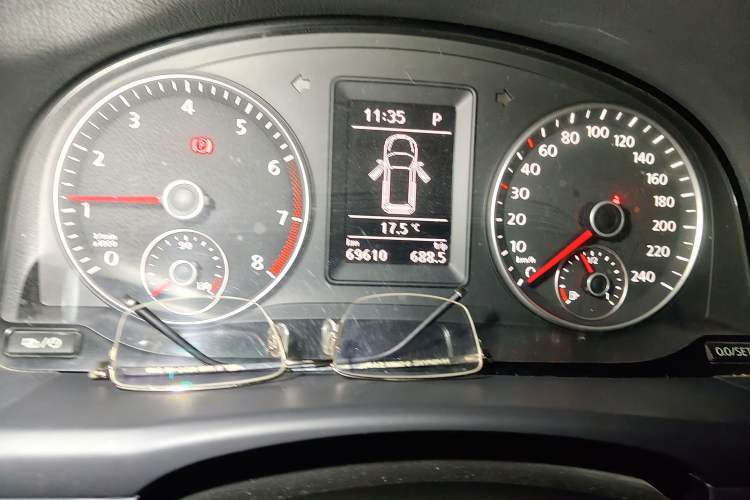 Used Volkswagen Touran 2015 1.4T DSG Luxury Edition 5-Seater Instrument Cluster