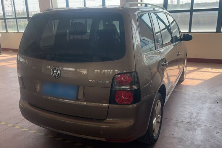 Used Volkswagen Touran 2015 1.4T DSG Comfort Edition 5 Seats Interior 1
