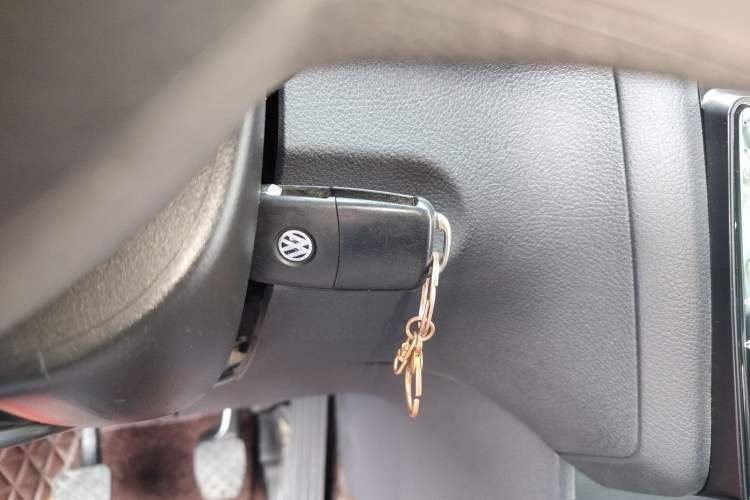 Used Volkswagen Touran 2015 1.4T Manual Comfort Edition 5-Seater Interior 1