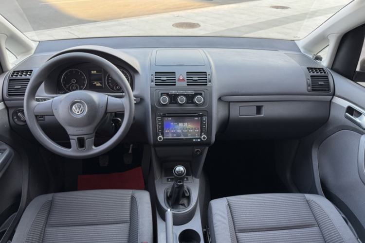 Used Volkswagen Touran 2015 1.4T Manual Fashion Edition 5-Seater Interior 1