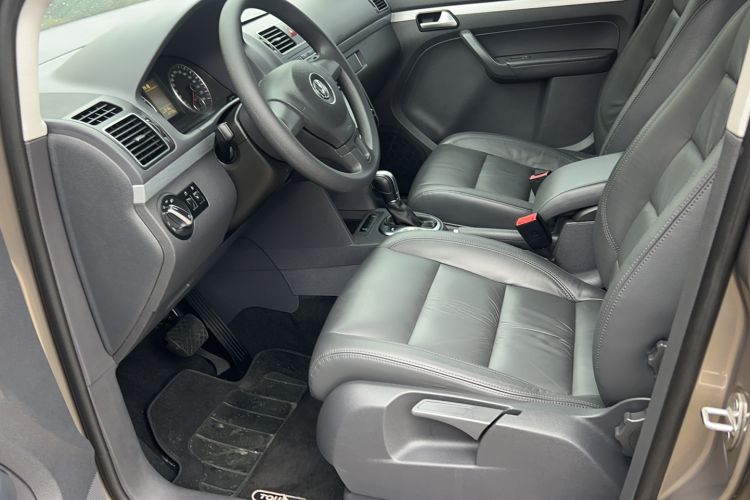 Used Volkswagen Touran 2015 1.4T DSG Comfort Edition 5 Seats Interior 1