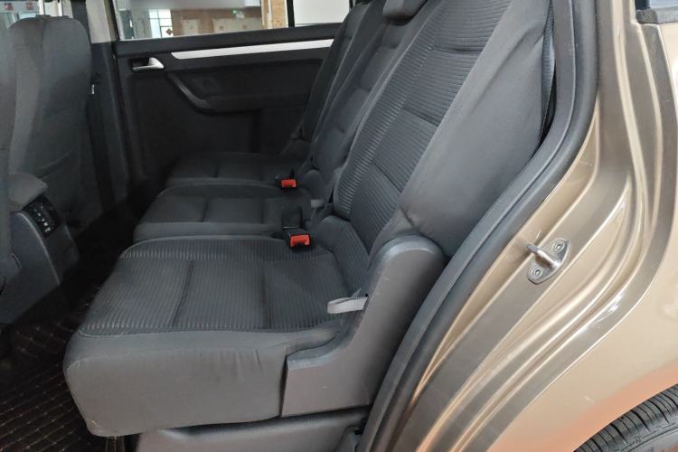 Used Volkswagen Touran 2015 1.4T Manual Fashion Edition 5-Seater Interior 1