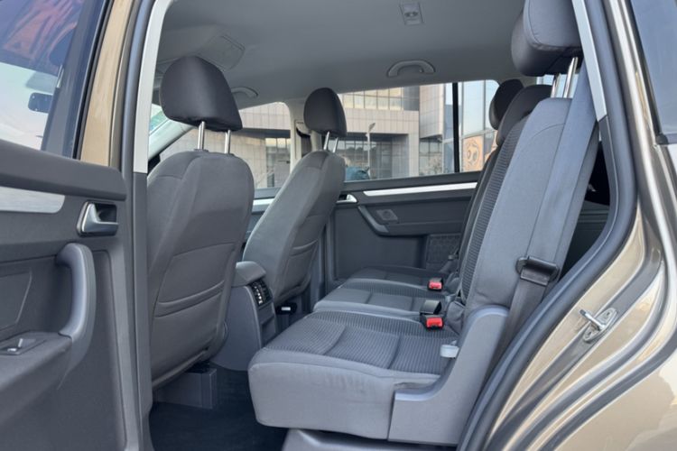 Used Volkswagen Touran 2015 1.4T Manual Fashion Edition 5-Seater Interior 2