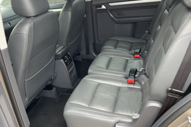 Used Volkswagen Touran 2015 1.4T DSG Comfort Edition 5 Seats Interior 2