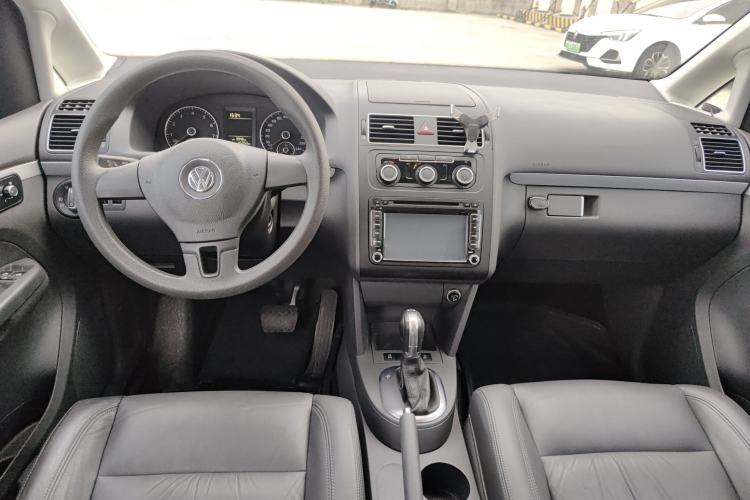 Used Volkswagen Touran 2015 1.4T DSG Comfort Edition 5 Seats Interior 3