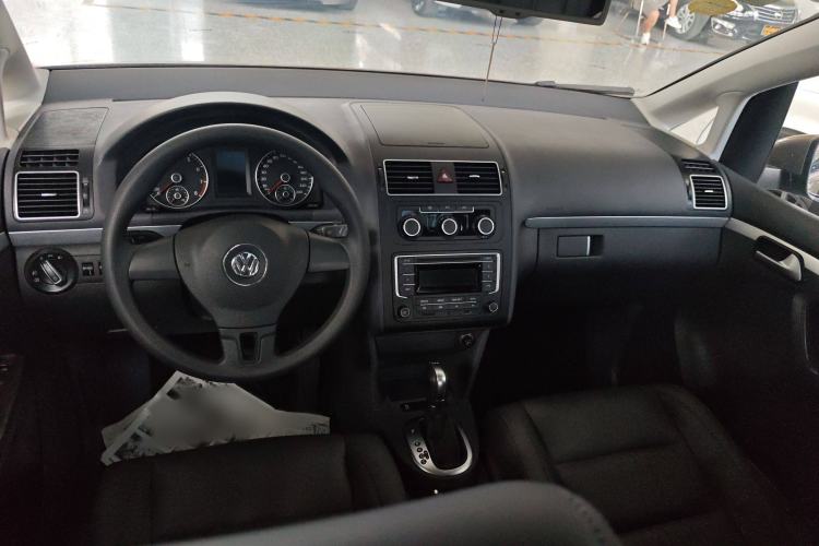 Used Volkswagen Touran 2015 1.4T DSG Comfort Edition 5 Seats Interior 3