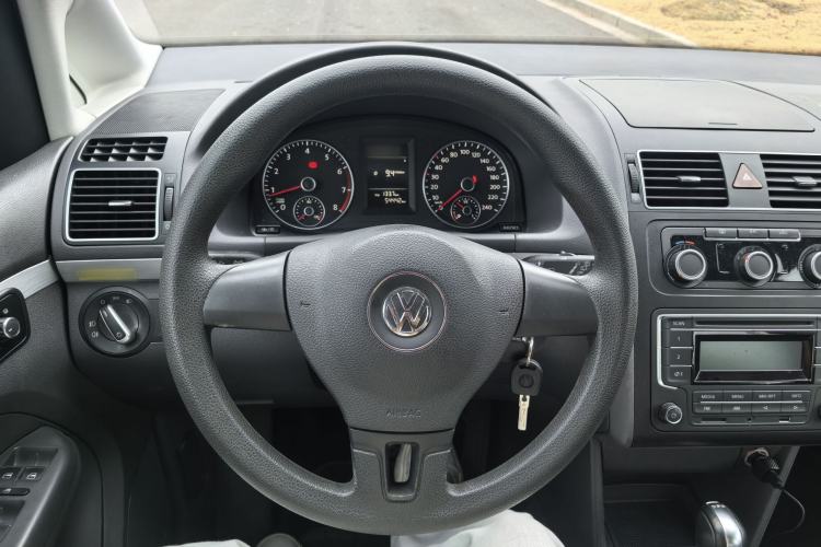 Used Volkswagen Touran 2015 1.4T DSG Comfort Edition 5 Seats Interior 3