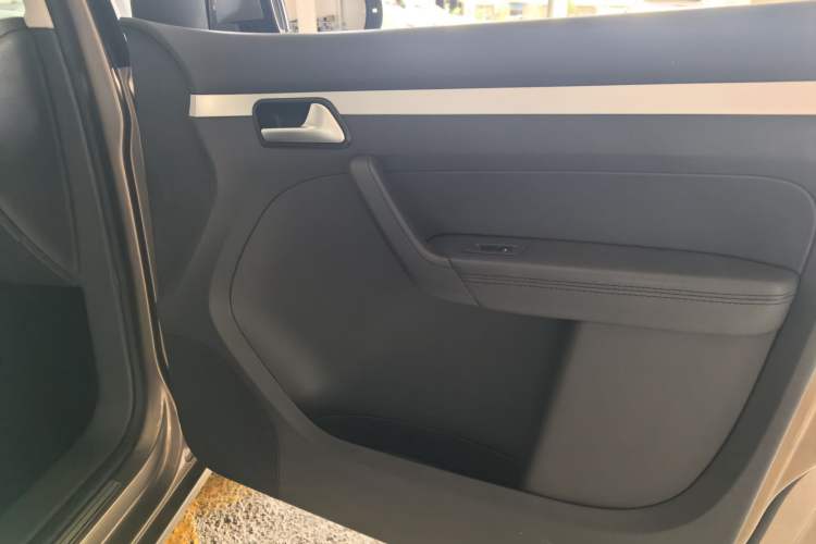 Used Volkswagen Touran 2015 1.4T DSG Comfort Edition 5 Seats Interior 4